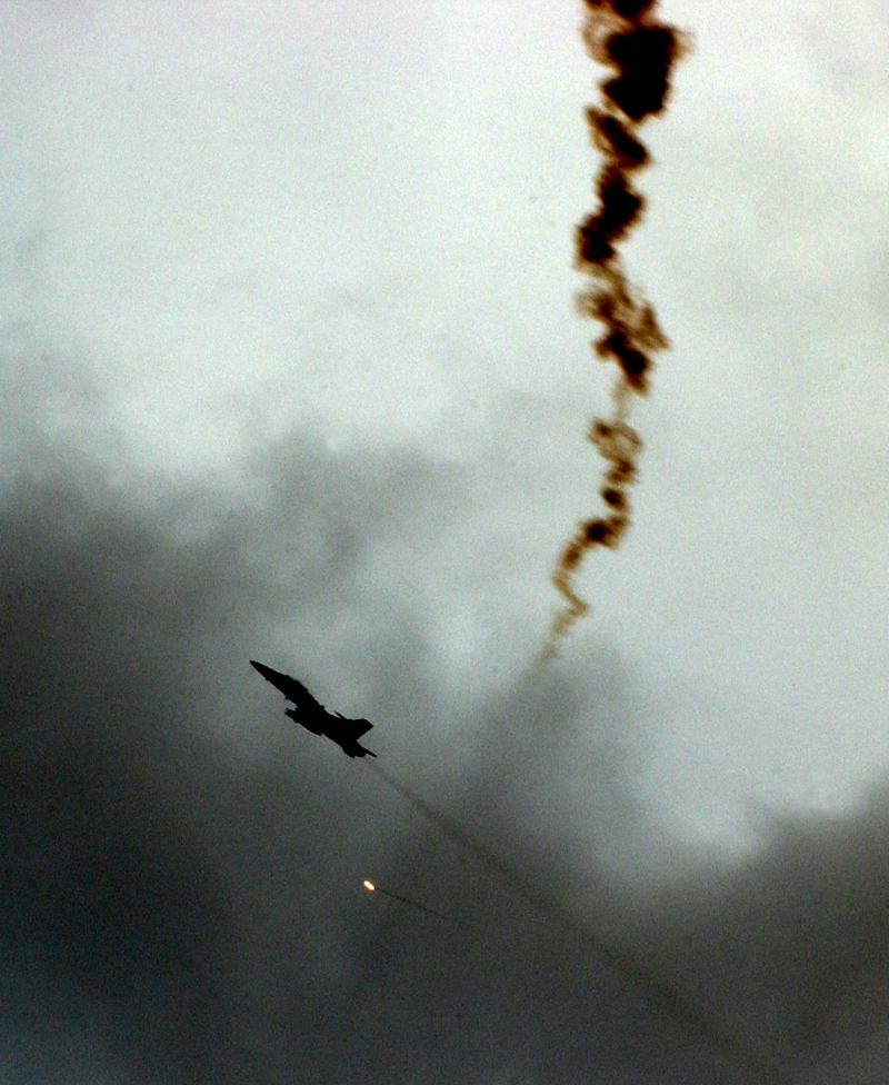 Illustration for article titled 50 Totally Stunning Combat Aircraft Photos Taken Around Alaska